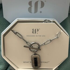 Bomb party BP NK88724
She's Giving Trends
Main Stone: Black Onyx Cubic Zirconia